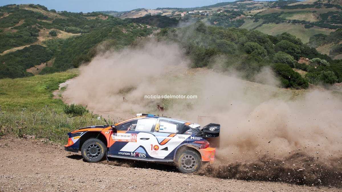 Ogier líder del viernes en el Rallye de Italia Cerdeña  Ogier líder del viernes en el Rallye de Italia Cerdeña