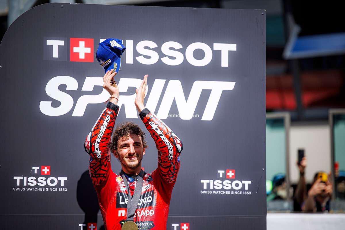 Victoria en la Sprint del Gran Premio de Italia Brembo para Bagnaia y el Ducati Lenovo Team. Caída de Bastianini tras un contacto con un rival Victoria en la Sprint del Gran Premio de Italia Brembo para Bagnaia y el Ducati Lenovo Team. Caída de Bastianini tras un contacto con un rival
