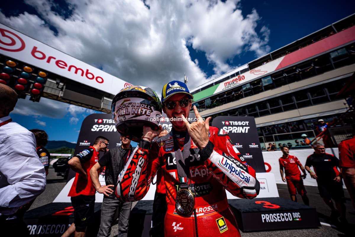 Victoria en la Sprint del Gran Premio de Italia Brembo para Bagnaia y el Ducati Lenovo Team. Caída de Bastianini tras un contacto con un rival Victoria en la Sprint del Gran Premio de Italia Brembo para Bagnaia y el Ducati Lenovo Team. Caída de Bastianini tras un contacto con un rival