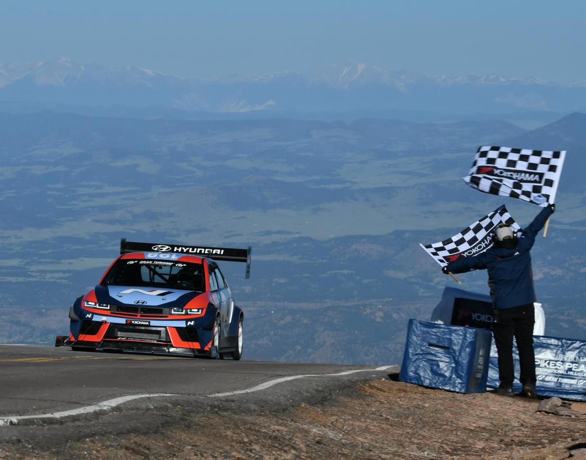 DANI SORDO TRIUNFA CON HYUNDAI AMÉRICA EN LA MÍTICA SUBIDA A PIKES PEAK