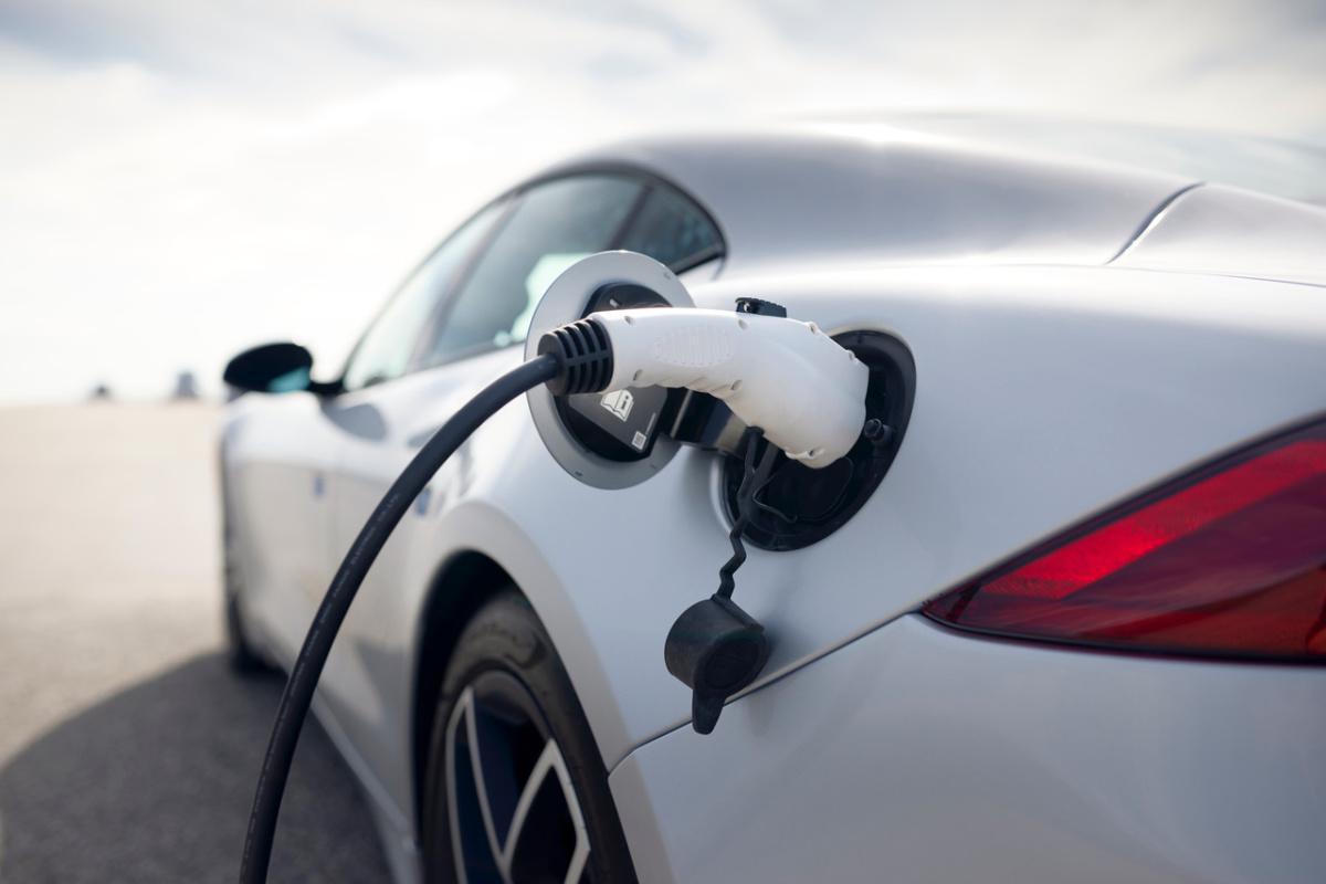 KARMA AUTOMOTIVE DEBUTA EN EUROPA CON EL LUJOSO KARMA REVERO HÍBRIDO DE ALTAS PRESTACIONES KARMA AUTOMOTIVE DEBUTA EN EUROPA CON EL LUJOSO KARMA REVERO HÍBRIDO DE ALTAS PRESTACIONES