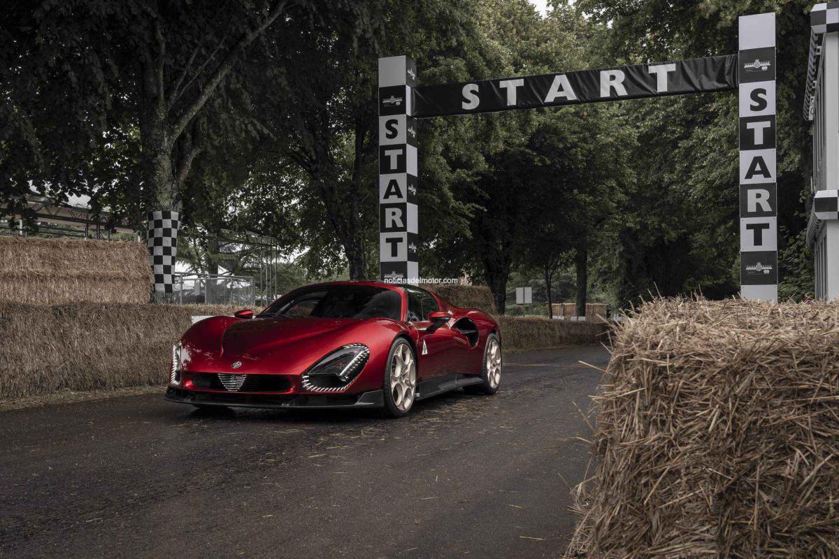 EL ALFA ROMEO 33 STRADALE DEBUTA EN EL REINO UNIDO EN EL FESTIVAL DE LA VELOCIDAD DE GOODWOOD