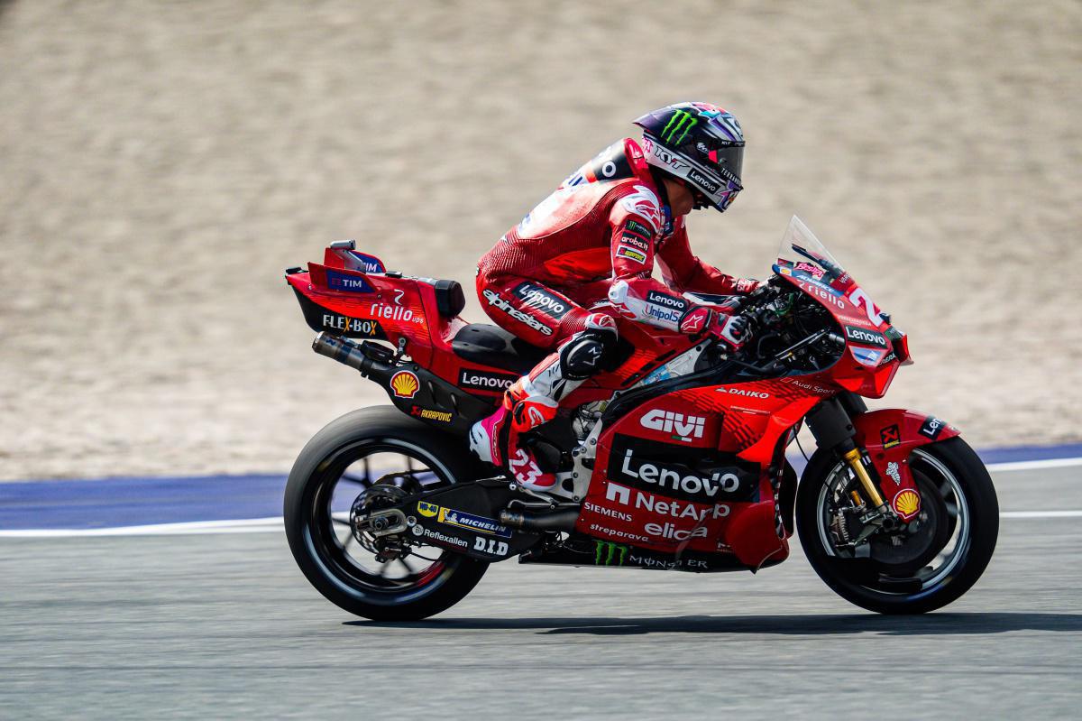 Triunfo para Bagnaia y el Ducati Lenovo Team en la Sprint de Austria. Cuarta posición para Bastianini Triunfo para Bagnaia y el Ducati Lenovo Team en la Sprint de Austria. Cuarta posición para Bastianini
