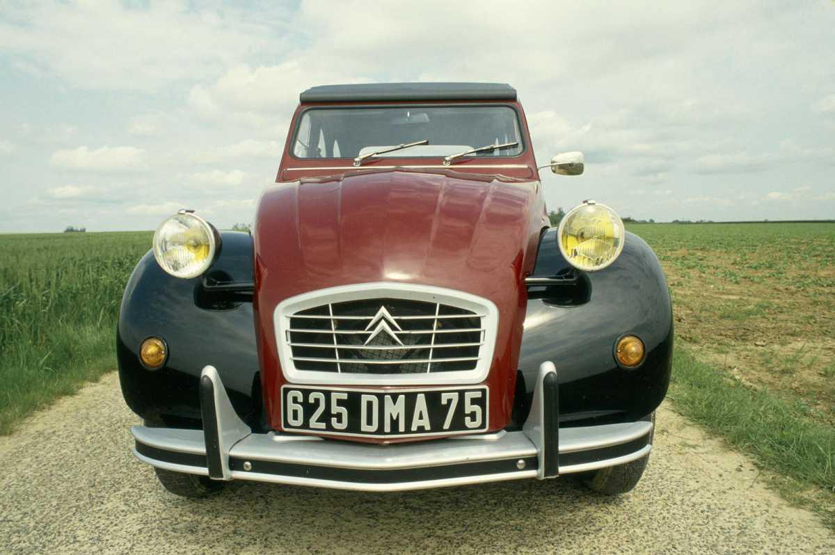 CITROËN 2 CV, UN AUTOMÓVIL ÚNICO CITROËN 2 CV, UN AUTOMÓVIL ÚNICO