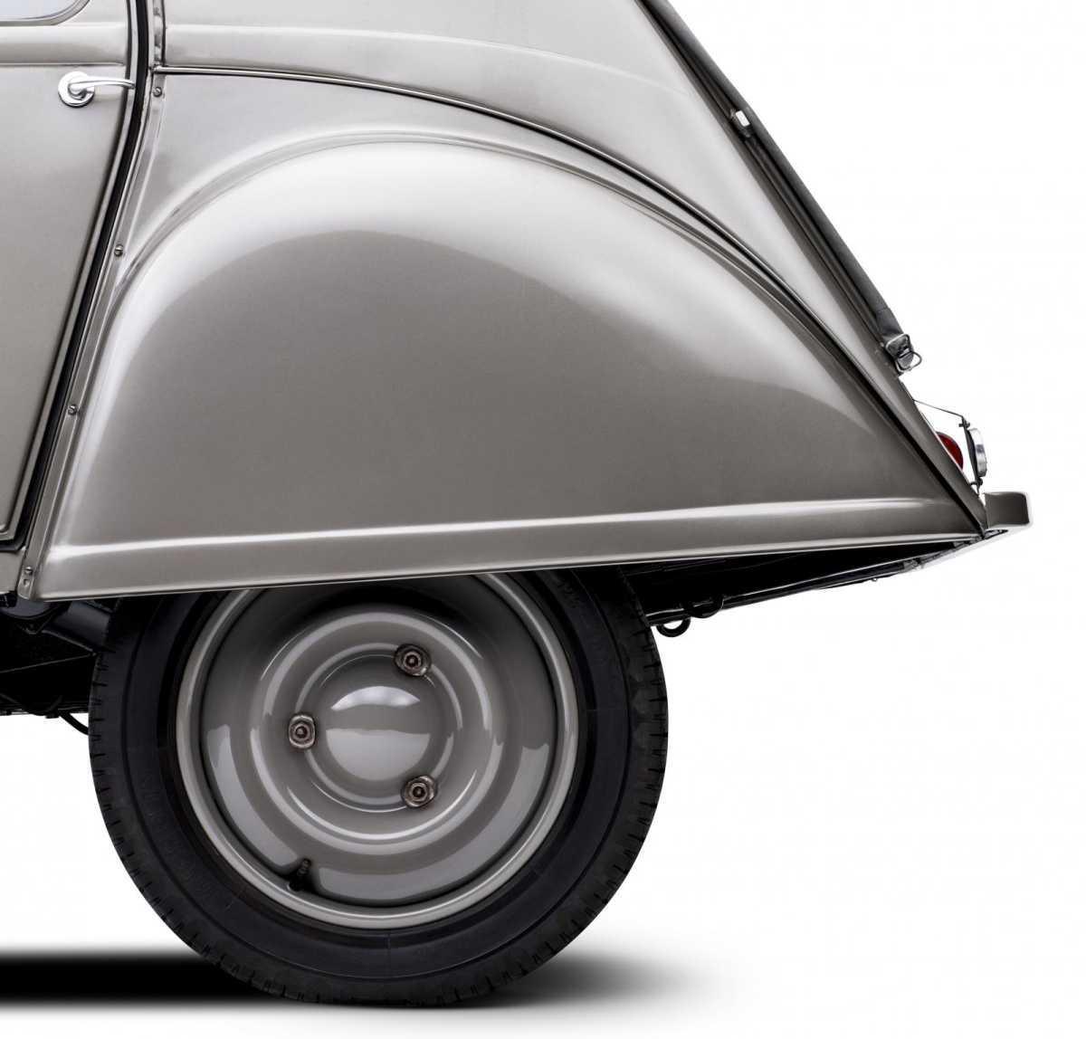 CITROËN 2 CV, UN AUTOMÓVIL ÚNICO CITROËN 2 CV, UN AUTOMÓVIL ÚNICO