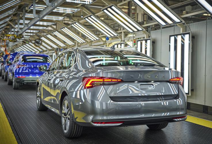 ŠKODA AUTO EMPIEZA A PRODUCIR EL NUEVO OCTAVIA ACTUALIZADO TAMBIÉN EN KVASINY