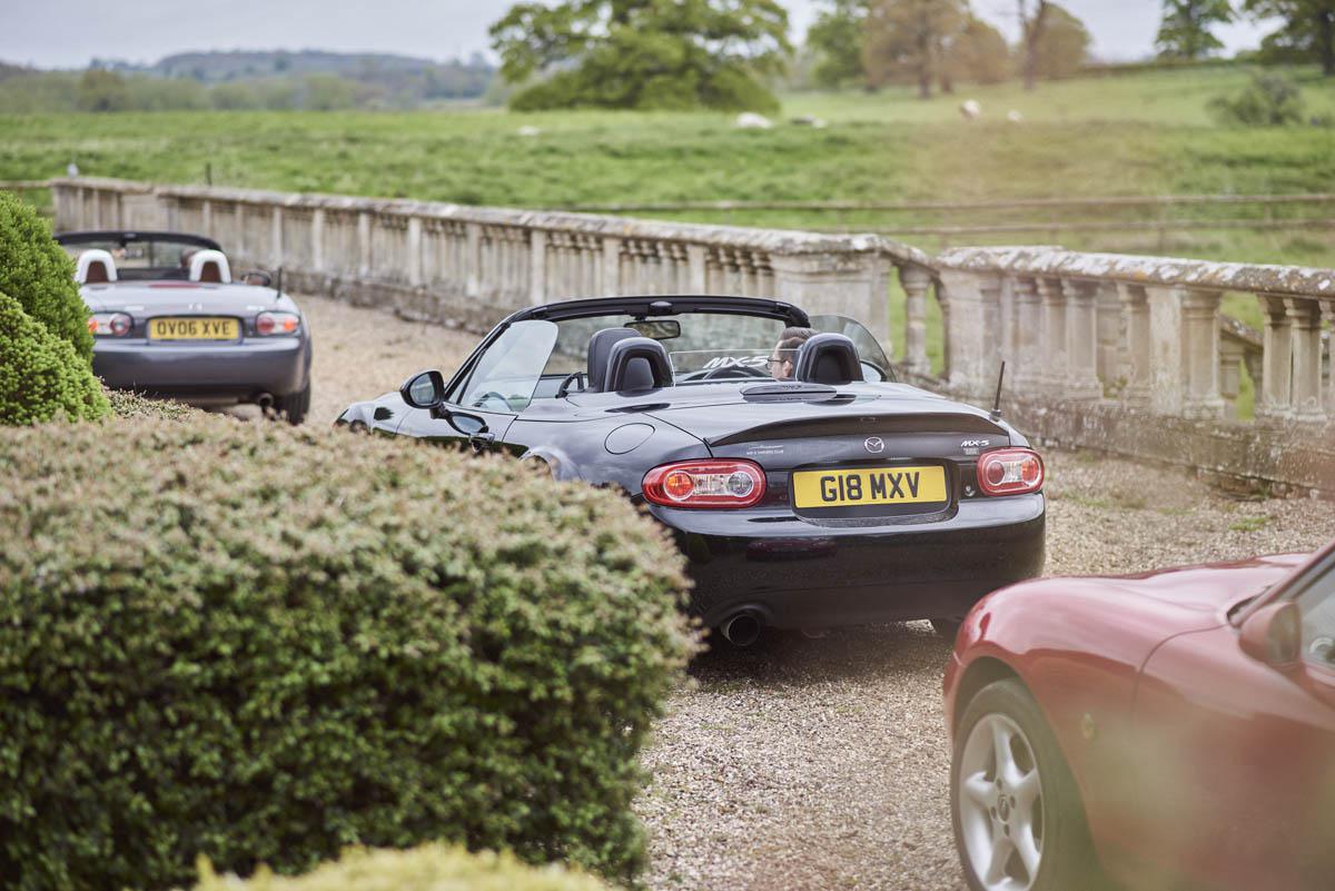 ENTREGANDO ALEGRÍA Y FELICIDAD EN TODO EL MUNDO: 35 AÑOS DEL MAZDA MX-5 ENTREGANDO ALEGRÍA Y FELICIDAD EN TODO EL MUNDO: 35 AÑOS DEL MAZDA MX-5