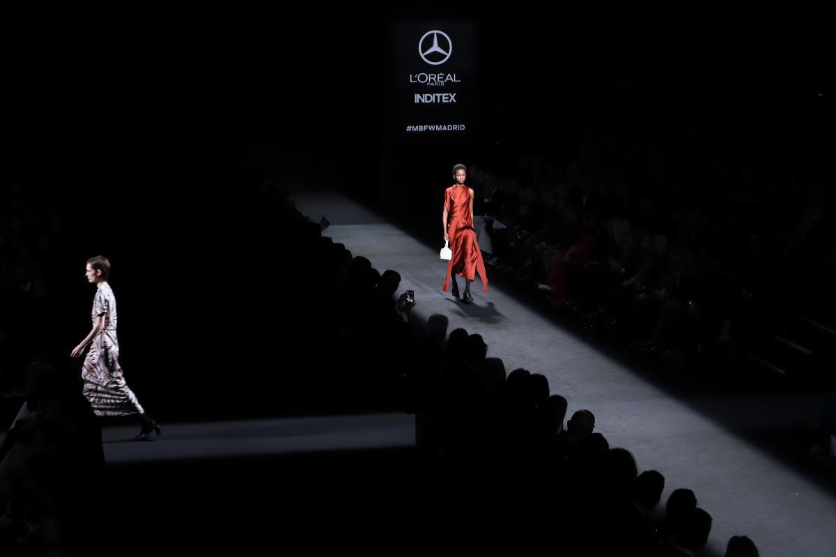 MERCEDES-BENZ VIAJA EN EL TIEMPO PARA HOMENAJEAR LA 80ª EDICIÓN DE MBFWMADRID MERCEDES-BENZ VIAJA EN EL TIEMPO PARA HOMENAJEAR LA 80ª EDICIÓN DE MBFWMADRID