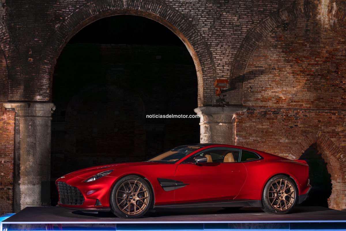 ASTON MARTIN PRESENTA EL NUEVO VANQUISH EN UNA ESPECTACULAR WORLD PREMIERE EN VENECIA ASTON MARTIN PRESENTA EL NUEVO VANQUISH EN UNA ESPECTACULAR WORLD PREMIERE EN VENECIA