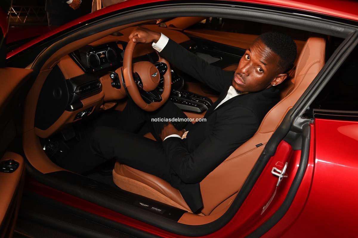 ASTON MARTIN PRESENTA EL NUEVO VANQUISH EN UNA ESPECTACULAR WORLD PREMIERE EN VENECIA ASTON MARTIN PRESENTA EL NUEVO VANQUISH EN UNA ESPECTACULAR WORLD PREMIERE EN VENECIA