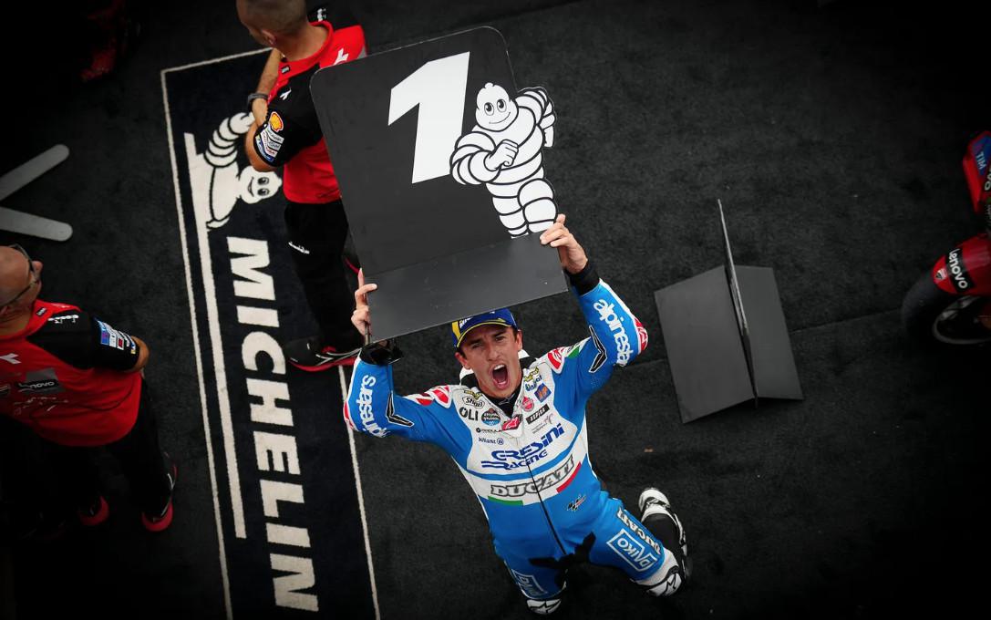 Márquez firma su segunda victoria consecutiva en una carrera marcada por las estrategias