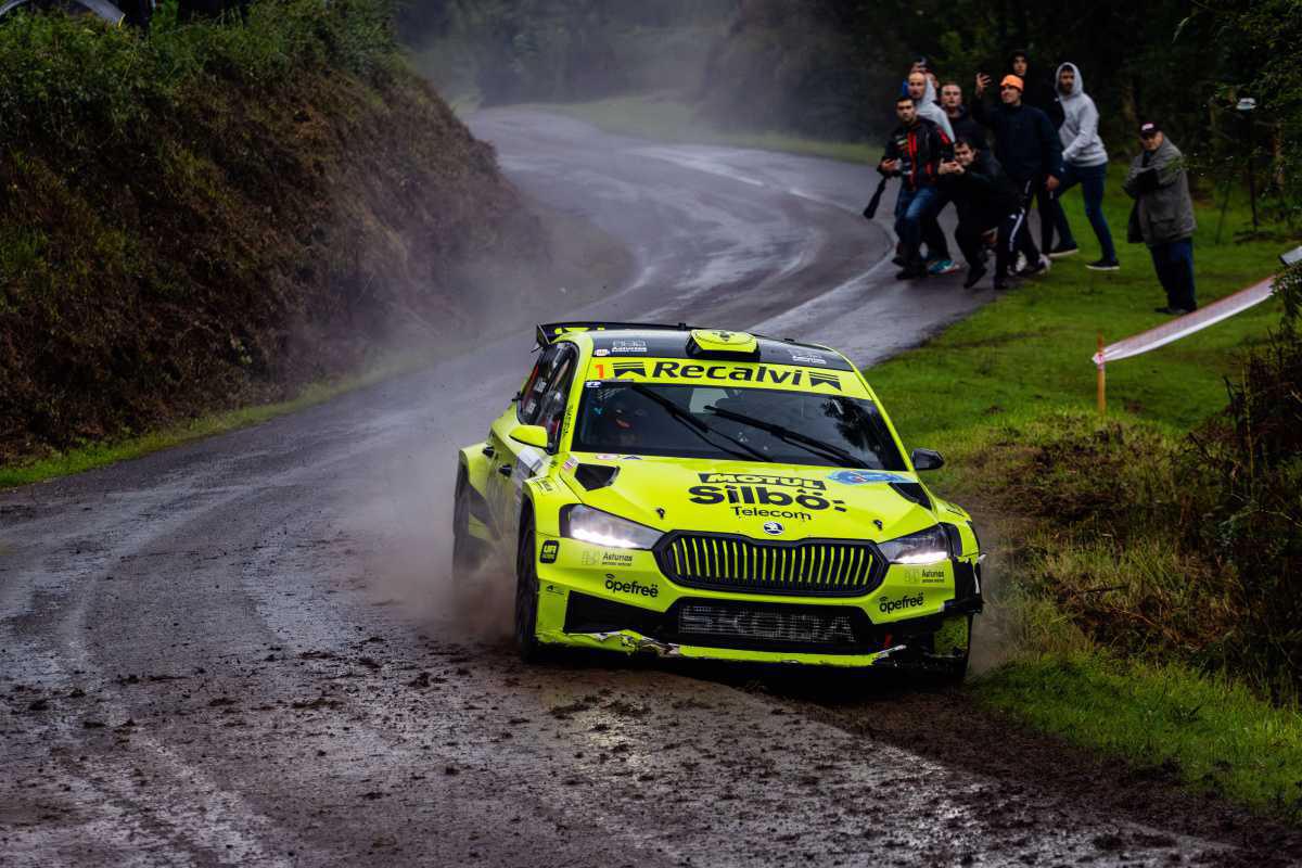 UNA SALIDA OBLIGA AL ABANDONO DE JOSÉ ANTONIO “COHETE” SUÁREZ EN EL RALLY DE CASA
