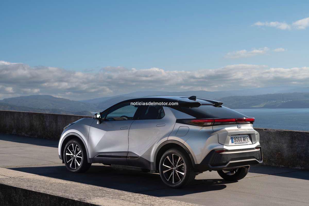 TOYOTA C-HR PLUG-IN: TECNOLOGÍA INTELIGENTE PARA UNA ÓPTIMA AUTONOMÍA ELÉCTRICA TOYOTA C-HR PLUG-IN: TECNOLOGÍA INTELIGENTE PARA UNA ÓPTIMA AUTONOMÍA ELÉCTRICA