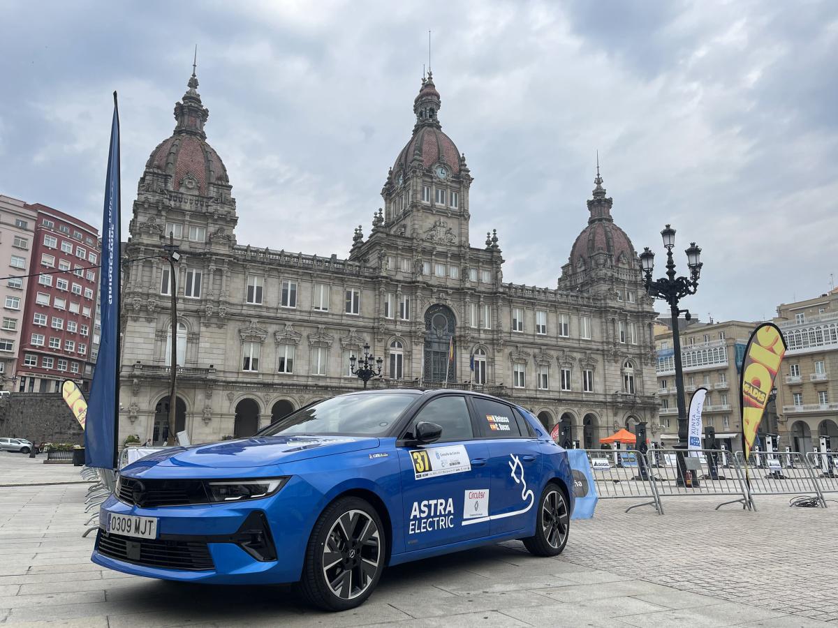Los asturianos Hugo Velasco y Celso Roces finalizan cuartos con el Opel Astra Electric en el Eco Rallye A Coruña Los asturianos Hugo Velasco y Celso Roces finalizan cuartos con el Opel Astra Electric en el Eco Rallye A Coruña