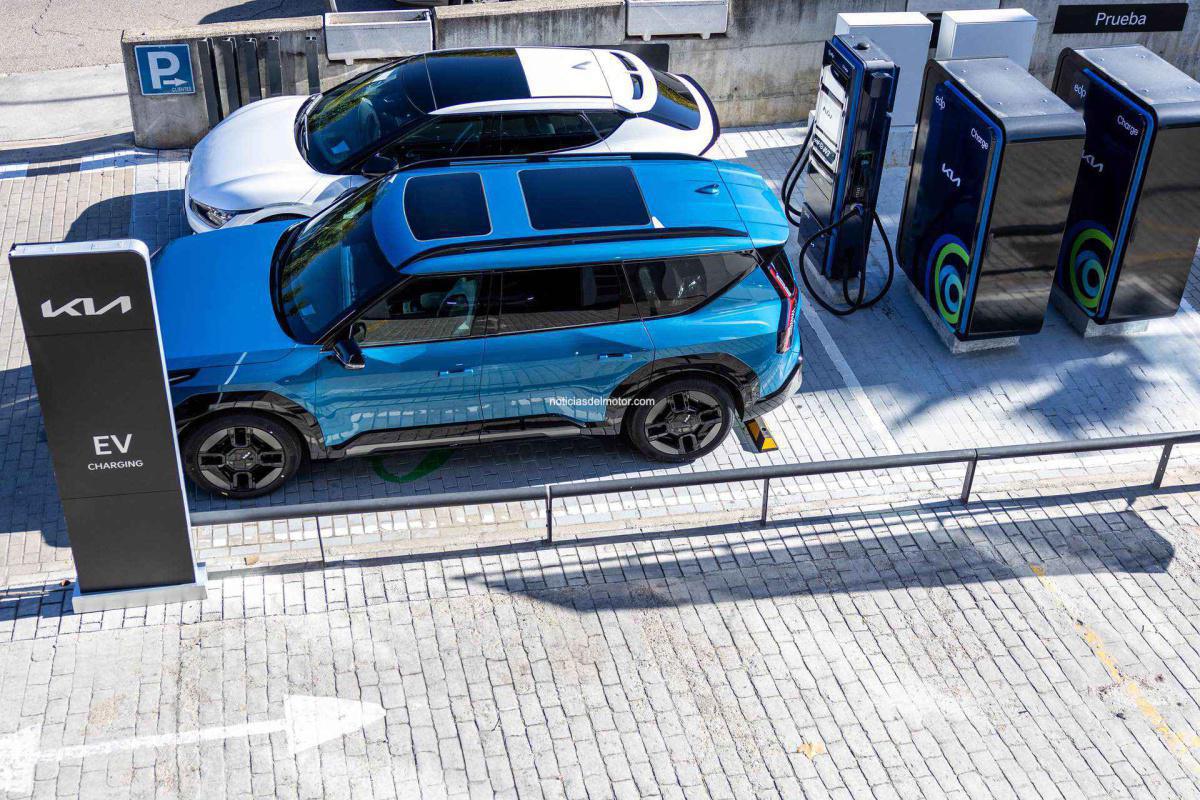 Kia y EDP inauguran el primer cargador de 350 kW de su red ultrarrápida Kia y EDP inauguran el primer cargador de 350 kW de su red ultrarrápida