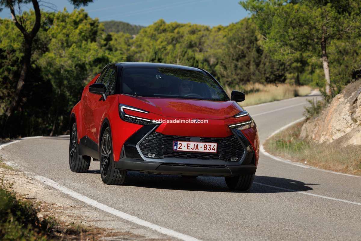 TOYOTA C-HR HYBRID, AHORA DISPONIBLE DESDE 29.750 € O POR 180€/MES CON TOYOTA EASY PLUS TOYOTA C-HR HYBRID, AHORA DISPONIBLE DESDE 29.750 € O POR 180€/MES CON TOYOTA EASY PLUS