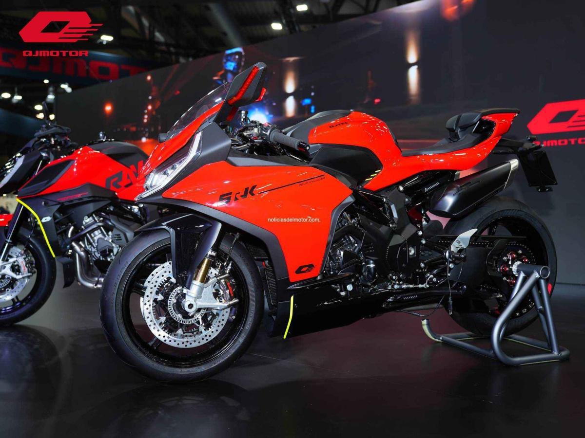 QJ MOTOR HA VUELTO A SORPRENDER EN EICMA CON UNA AMPLIA GAMA DE MÁS DE 60 MODELOS, UNA EXCEPCIONAL EXPOSICIÓN DE 1.600M² Y UNA ATRACTIVA NAKED R 1000 CC QJ MOTOR HA VUELTO A SORPRENDER EN EICMA CON UNA AMPLIA GAMA DE MÁS DE 60 MODELOS, UNA EXCEPCIONAL EXPOSICIÓN DE 1.600M² Y UNA ATRACTIVA NAKED R 1000 CC