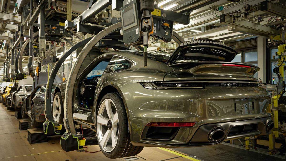 ALTA TECNOLOGÍA Y ARTESANÍA: ASÍ SE CREAN LAS EDICIONES LIMITADAS DEL 911 ALTA TECNOLOGÍA Y ARTESANÍA: ASÍ SE CREAN LAS EDICIONES LIMITADAS DEL 911