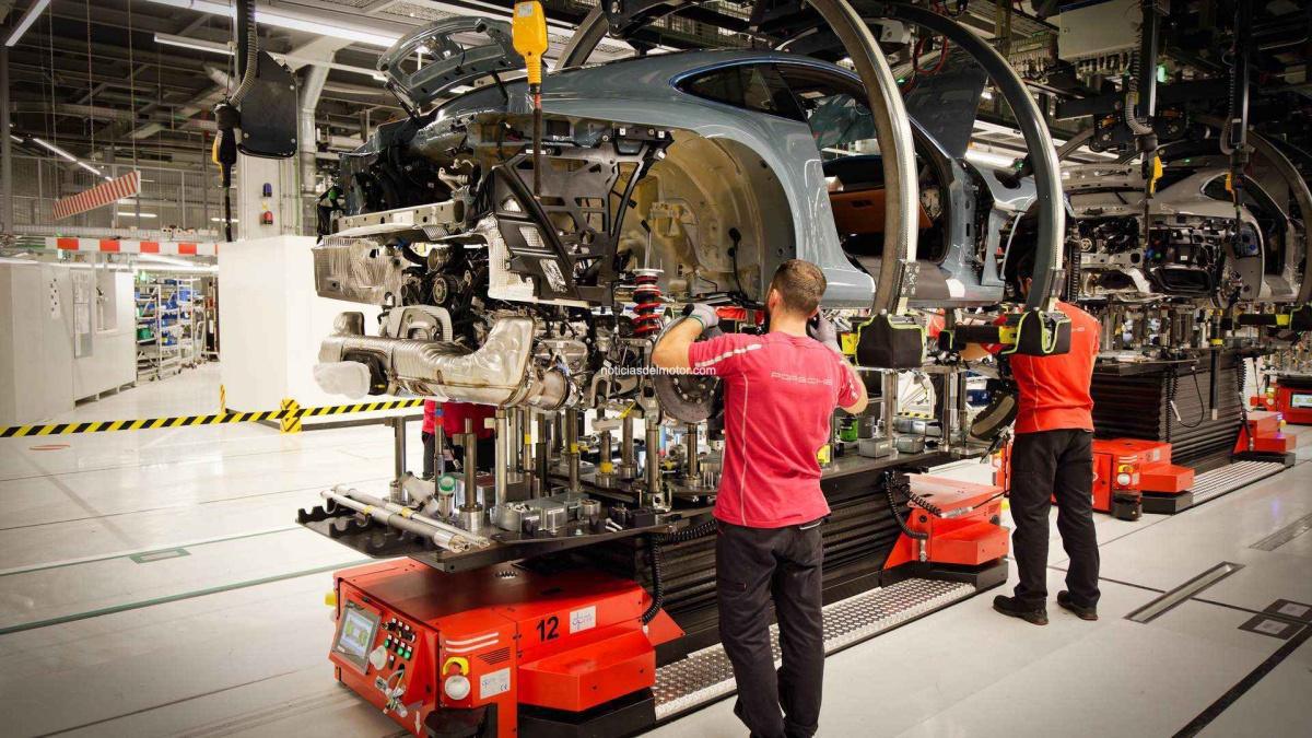 ALTA TECNOLOGÍA Y ARTESANÍA: ASÍ SE CREAN LAS EDICIONES LIMITADAS DEL 911 ALTA TECNOLOGÍA Y ARTESANÍA: ASÍ SE CREAN LAS EDICIONES LIMITADAS DEL 911