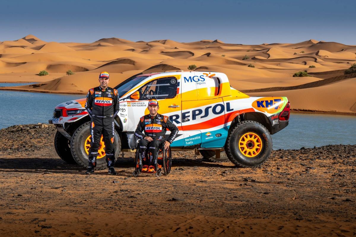 Isidre Esteve y su Toyota Hilux T1+, a por el Rally Dakar 2025 del 20 aniversario Isidre Esteve y su Toyota Hilux T1+, a por el Rally Dakar 2025 del 20 aniversario
