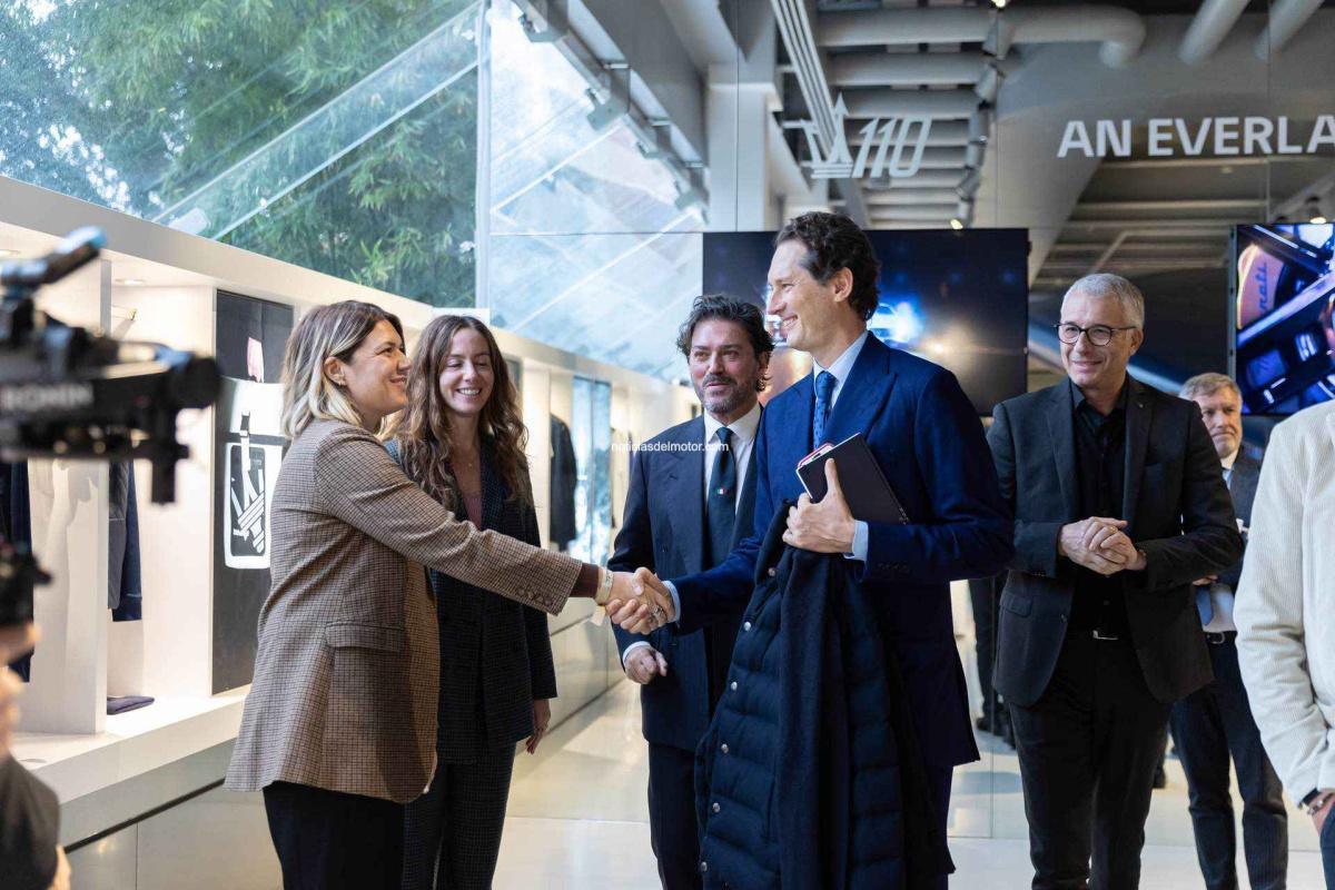 JOHN ELKANN, PRESIDENTE DE STELLANTIS, SE REÚNE CON EL EQUIPO DE MASERATI