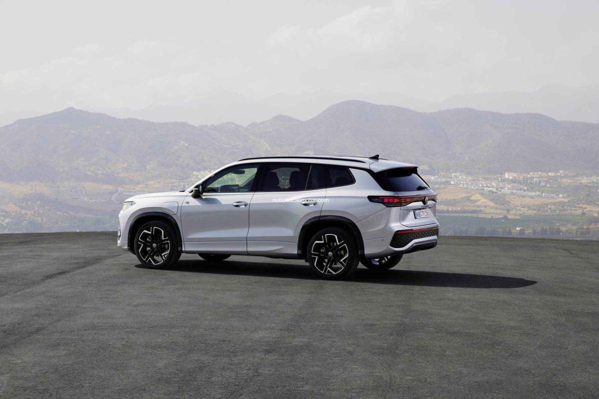 NUEVO VOLKSWAGEN TAYRON, UN AMPLIO Y TECNOLÓGICO SUV PREMIUM DE SIETE PLAZAS DESDE 40.600 EUROS NUEVO VOLKSWAGEN TAYRON, UN AMPLIO Y TECNOLÓGICO SUV PREMIUM DE SIETE PLAZAS DESDE 40.600 EUROS