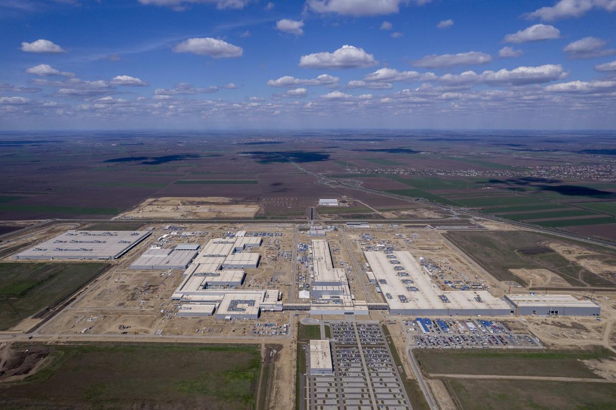 LOS PRIMEROS VEHÍCULOS DE PRUEBA DE LA NEUE KLASSE SALEN DE LA LÍNEA DE PRODUCCIÓN DE LA PLANTA DEL GRUPO BMW EN DEBRECEN LOS PRIMEROS VEHÍCULOS DE PRUEBA DE LA NEUE KLASSE SALEN DE LA LÍNEA DE PRODUCCIÓN DE LA PLANTA DEL GRUPO BMW EN DEBRECEN