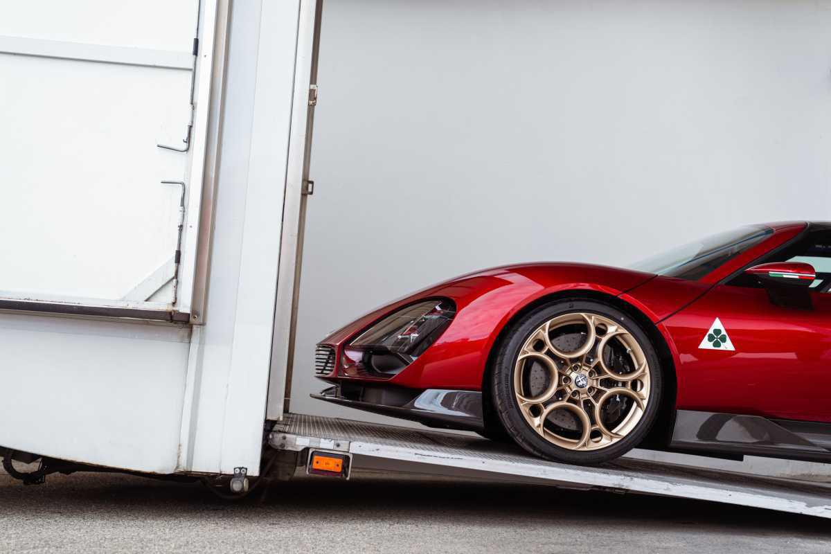 UNA PROMESA CUMPLIDA: EL PRIMER ALFA ROMEO 33 STRADALE LISTO PARA SU ENTREGA AL CLIENTE Nº 1