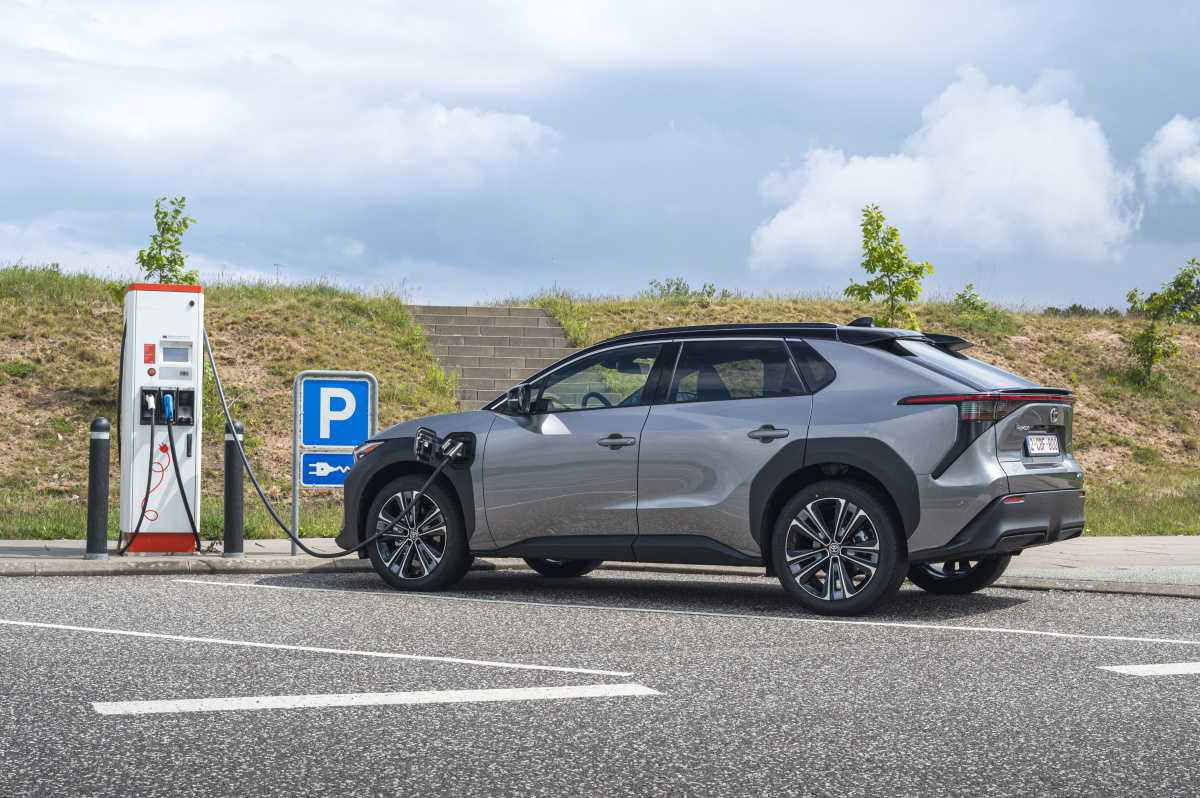 NUEVO RÉCORD PARA TOYOTA ESPAÑA EN 2024 COMO LA MARCA LÍDER CON MÁS DE 100.000 UNIDADES VENDIDAS NUEVO RÉCORD PARA TOYOTA ESPAÑA EN 2024 COMO LA MARCA LÍDER CON MÁS DE 100.000 UNIDADES VENDIDAS