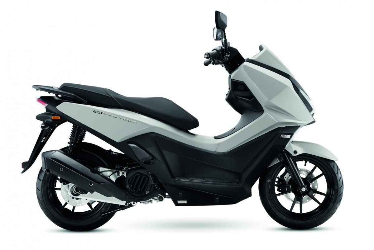 KYMCO impulsa la movilidad urbana en 2025 con la rebaja del Sky Town 125 KYMCO impulsa la movilidad urbana en 2025 con la rebaja del Sky Town 125