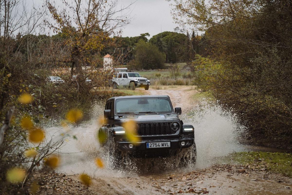 JEEP WRANGLER, EL HEREDERO DEL ESPÍRITU ORIGINAL DEL JEEP WILLYS QUE PUEDE CON TODO