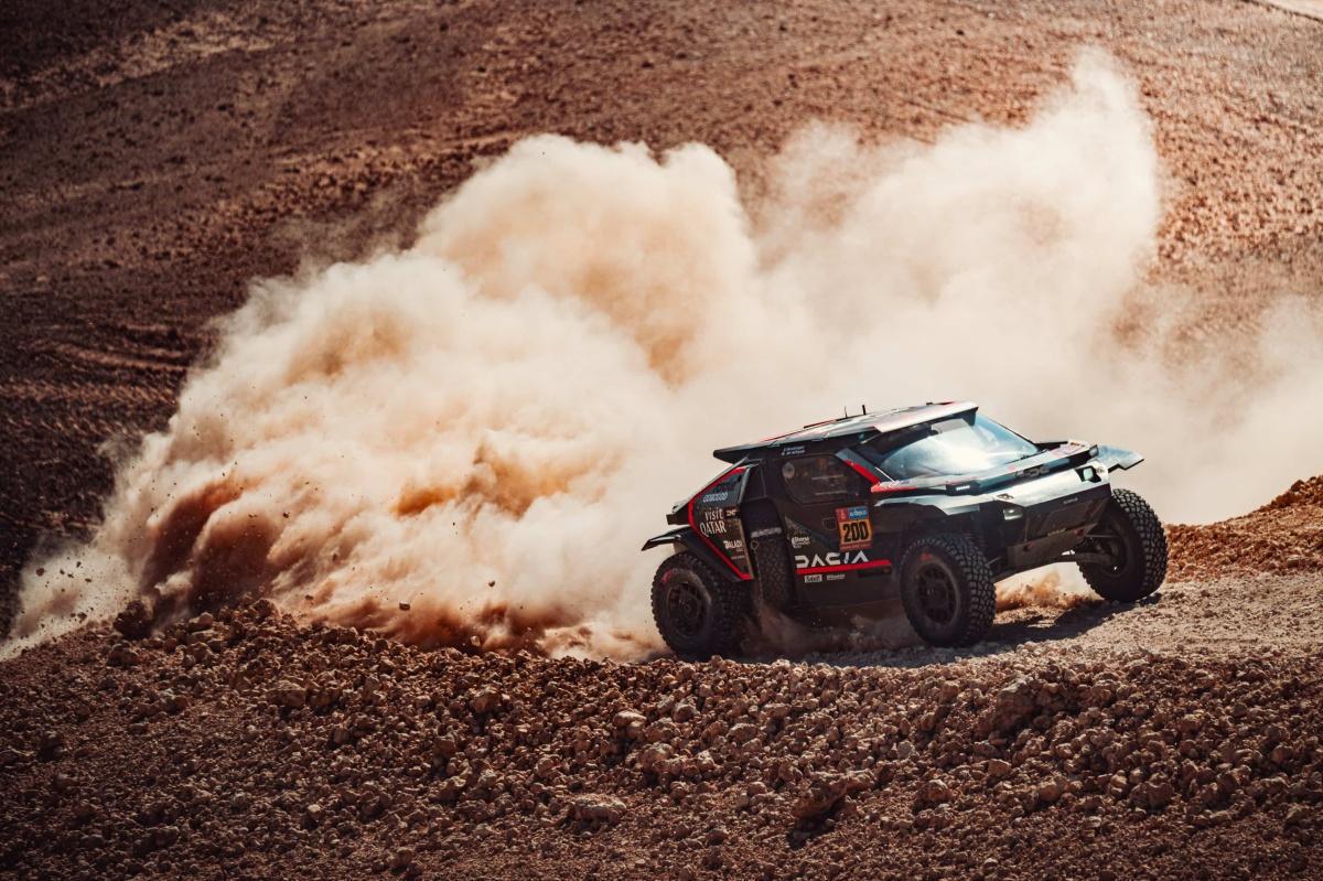 DACIA LOGRA SU PRIMERA VICTORIA EN EL RALLY DAKAR DACIA LOGRA SU PRIMERA VICTORIA EN EL RALLY DAKAR