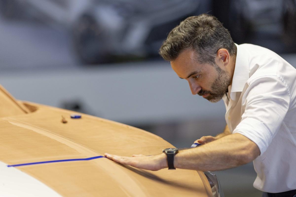 MODELANDO EL NUEVO HÉROE MODELANDO EL NUEVO HÉROE