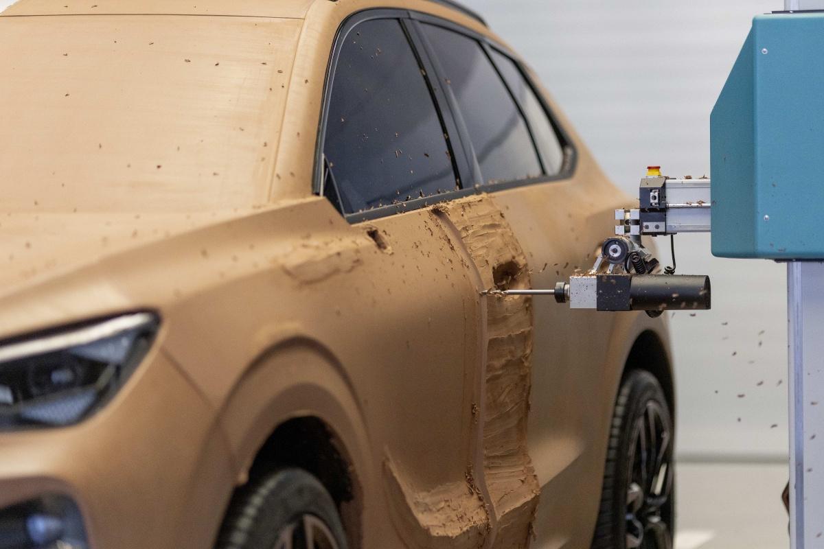 MODELANDO EL NUEVO HÉROE MODELANDO EL NUEVO HÉROE