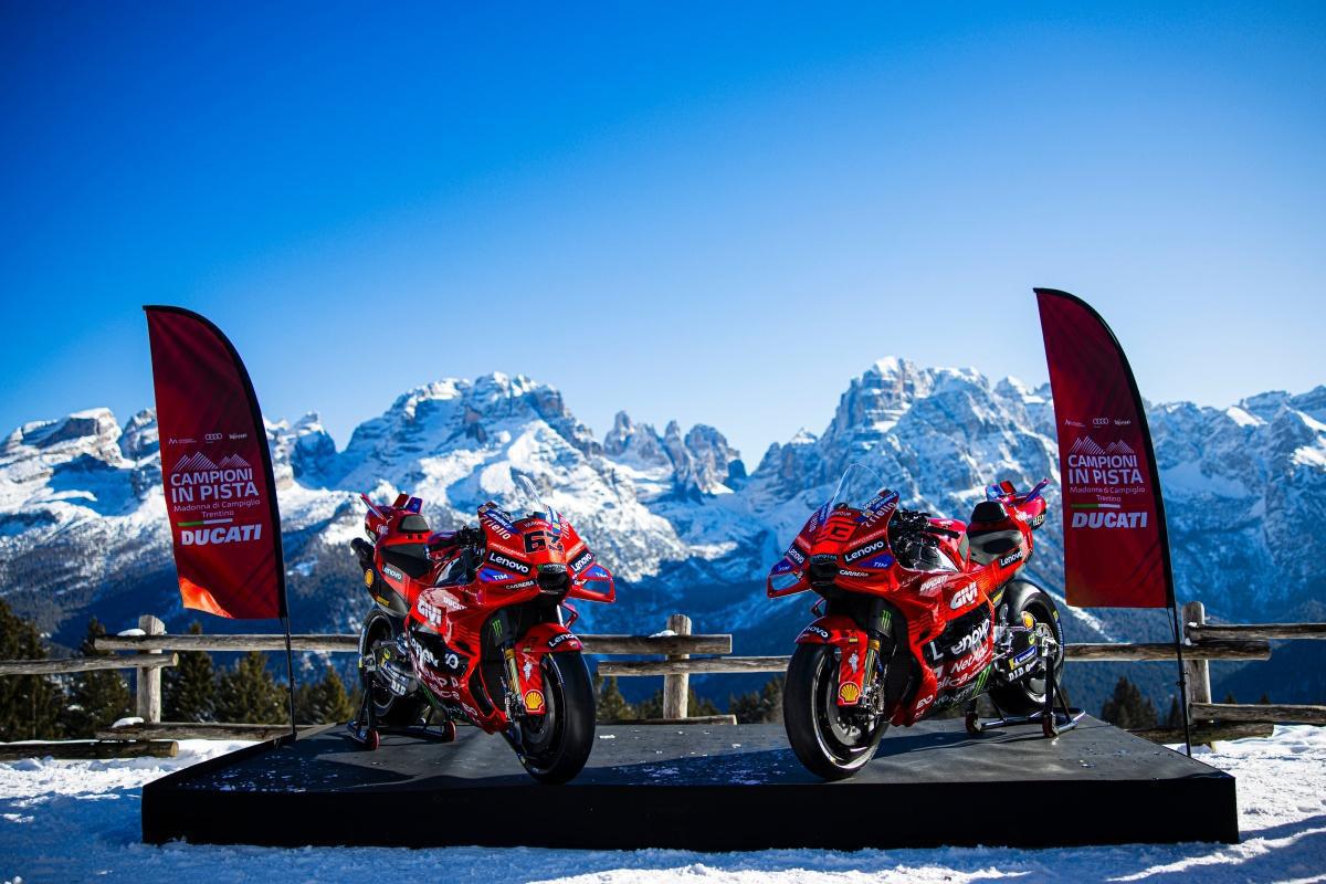 Francesco Bagnaia y Marc Márquez son "Campioni in Pista" en Madonna di Campiglio (Trentino) para la presentación de la temporada de MotoGP de Ducati Francesco Bagnaia y Marc Márquez son "Campioni in Pista" en Madonna di Campiglio (Trentino) para la presentación de la temporada de MotoGP de Ducati