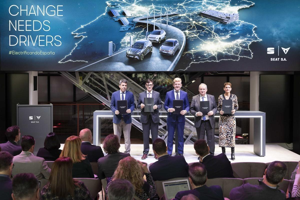SEAT S.A. Y EL GOBIERNO DE ESPAÑA IMPULSAN LA MOVILIDAD ELÉCTRICA SEAT S.A. Y EL GOBIERNO DE ESPAÑA IMPULSAN LA MOVILIDAD ELÉCTRICA