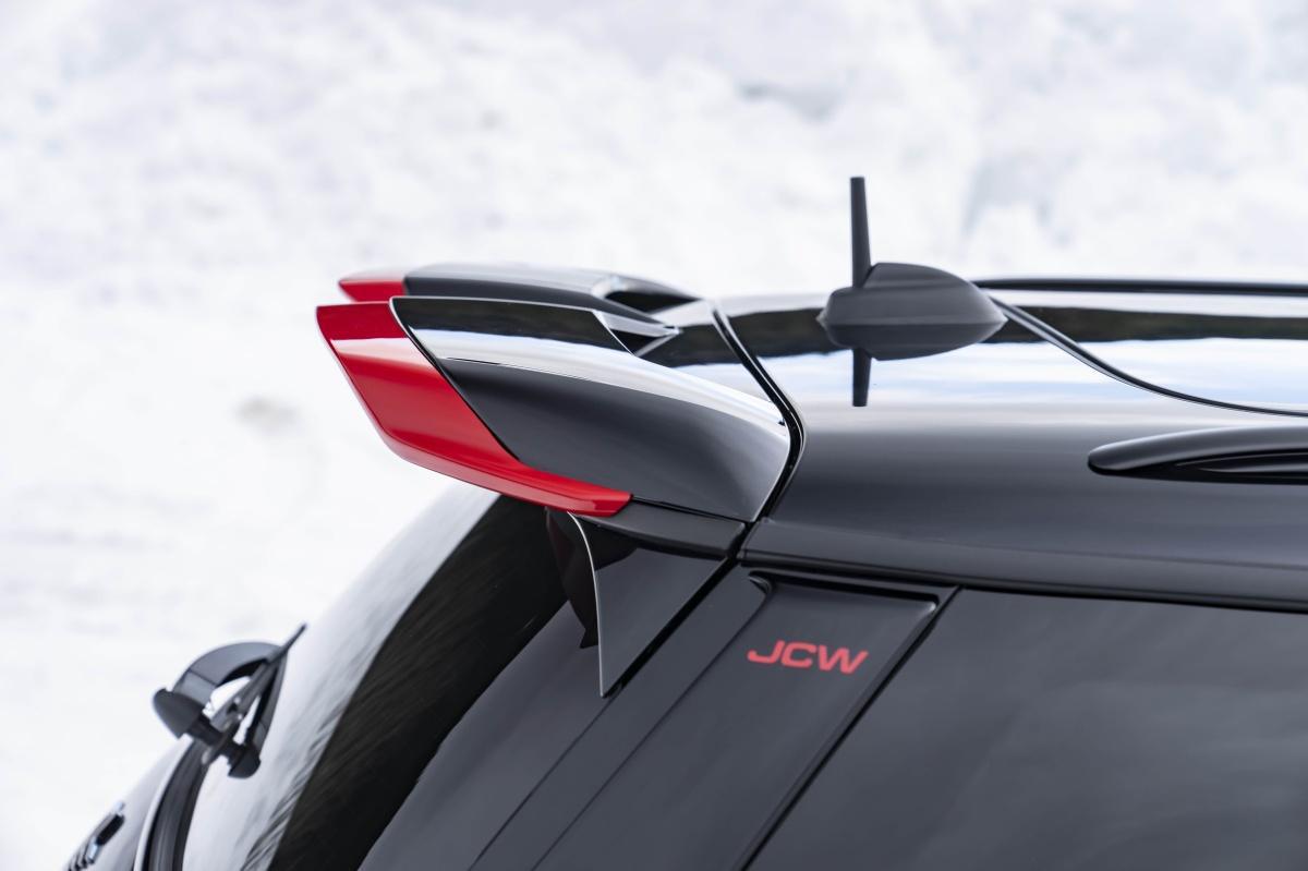 DOMINA LA NIEVE Y EL HIELO: EL MINI JOHN COOPER WORKS CON ACCESORIOS ORIGINALES PARA MÁXIMO RENDIMIENTO DOMINA LA NIEVE Y EL HIELO: EL MINI JOHN COOPER WORKS CON ACCESORIOS ORIGINALES PARA MÁXIMO RENDIMIENTO