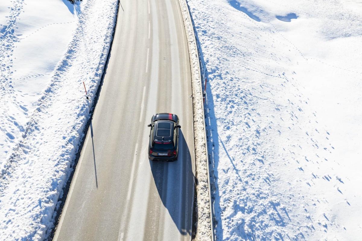 DOMINA LA NIEVE Y EL HIELO: EL MINI JOHN COOPER WORKS CON ACCESORIOS ORIGINALES PARA MÁXIMO RENDIMIENTO DOMINA LA NIEVE Y EL HIELO: EL MINI JOHN COOPER WORKS CON ACCESORIOS ORIGINALES PARA MÁXIMO RENDIMIENTO