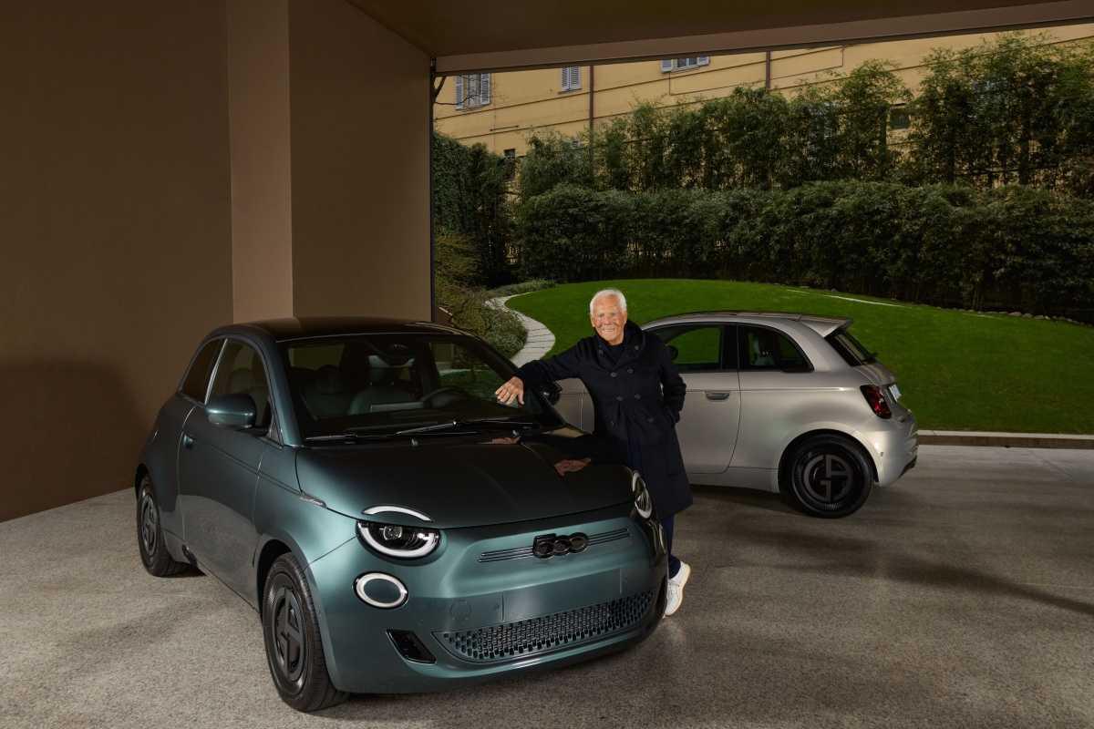 FIAT ENTREGA LOS DOS PRIMEROS "500E GIORGIO ARMANI COLLECTOR'S EDITION" A GIORGIO ARMANI EN LA INAUGURACIÓN DE LA SEMANA DE LA MODA DE MILÁN 2025
