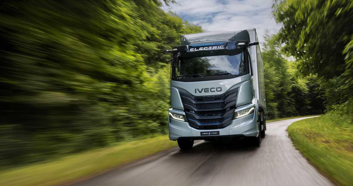 IVECO CELEBRA 50 AÑOS DE INNOVACIÓN PIONERA, ABRAZANDO SU SÓLIDA HERENCIA PARA IMPULSAR EL CAMINO DEL CAMBIO IVECO CELEBRA 50 AÑOS DE INNOVACIÓN PIONERA, ABRAZANDO SU SÓLIDA HERENCIA PARA IMPULSAR EL CAMINO DEL CAMBIO