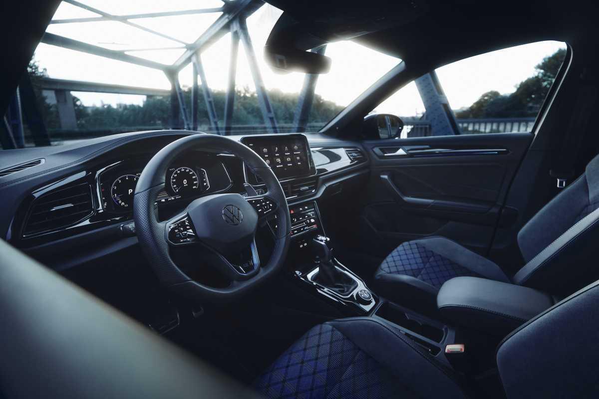 NUEVA VERSIÓN ESPECIAL VOLKSWAGEN T-ROC R CARBON MATE NUEVA VERSIÓN ESPECIAL VOLKSWAGEN T-ROC R CARBON MATE