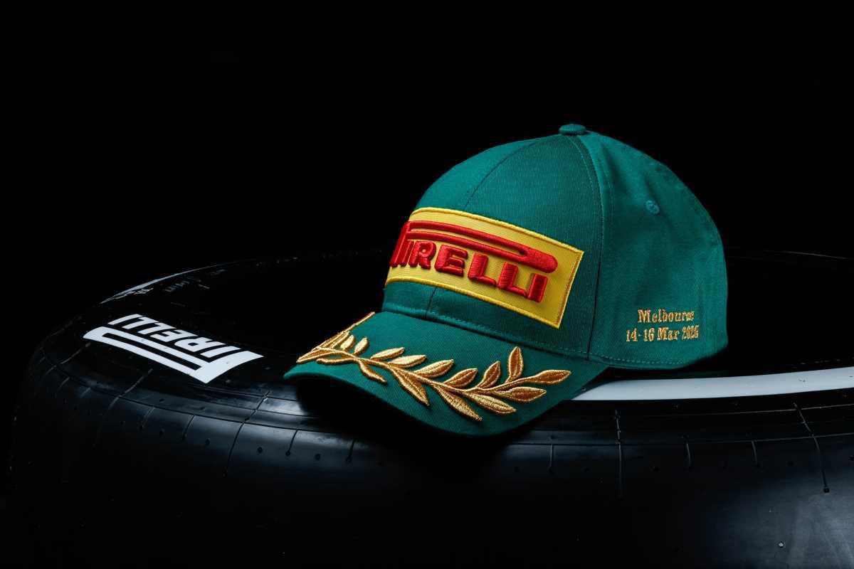 PIRELLI DESIGN INICIA UNA COLABORACIÓN CON EL DISEÑADOR DENIS DEKOVIC QUE ARRANCA CON EL DISEÑO DE CATORCE GORRAS DE PODIO DE FORMULA 1® DE EDICIÓN ESPECIAL PIRELLI DESIGN INICIA UNA COLABORACIÓN CON EL DISEÑADOR DENIS DEKOVIC QUE ARRANCA CON EL DISEÑO DE CATORCE GORRAS DE PODIO DE FORMULA 1® DE EDICIÓN ESPECIAL