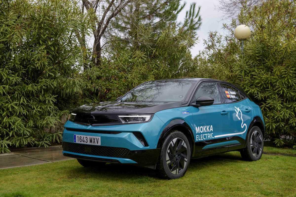 EL NUEVO OPEL MOKKA PROTAGONISTA DE LA TERCERA TEMPORADA DE HUGO VELASCO Y CELSO ROCES EN EL CEEA 2025 EL NUEVO OPEL MOKKA PROTAGONISTA DE LA TERCERA TEMPORADA DE HUGO VELASCO Y CELSO ROCES EN EL CEEA 2025