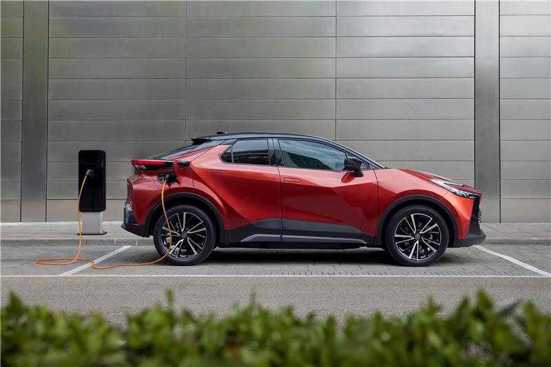 TOYOTA C-HR PLUG-IN HYBRID 2025: LLEGA EL ACABADO SPIRIT JUNTO A NUEVAS NOVEDADES PARA GR SPORT