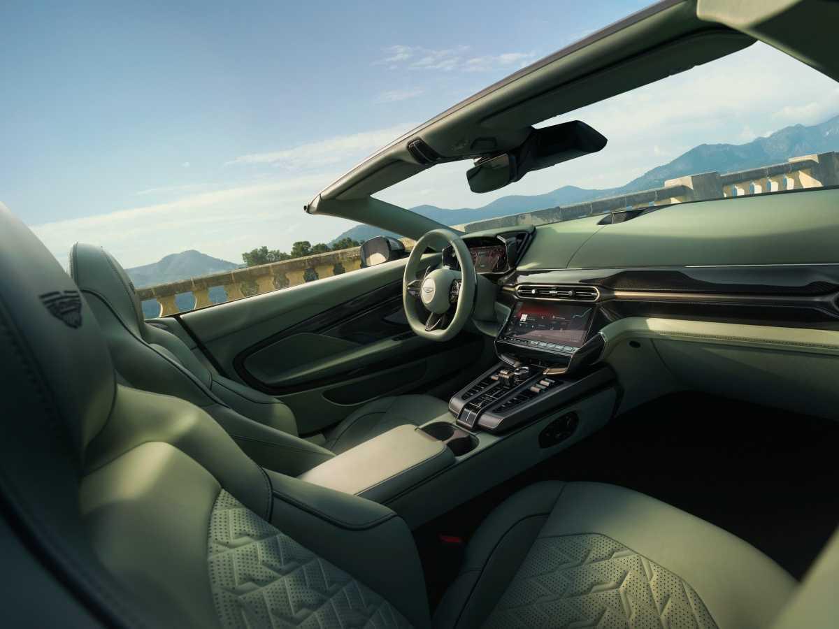 ASTON MARTIN VANQUISH VOLANTE: EL DESCAPOTABLE DE MOTOR DELANTERO MÁS RÁPIDO Y POTENTE DEL MUNDO