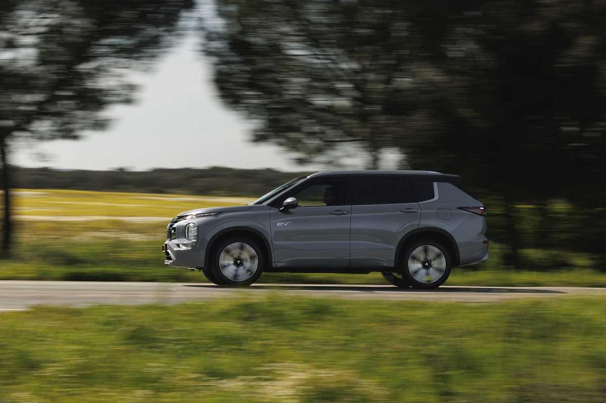 NUEVO MITSUBISHI OUTLANDER PHEV NUEVO MITSUBISHI OUTLANDER PHEV