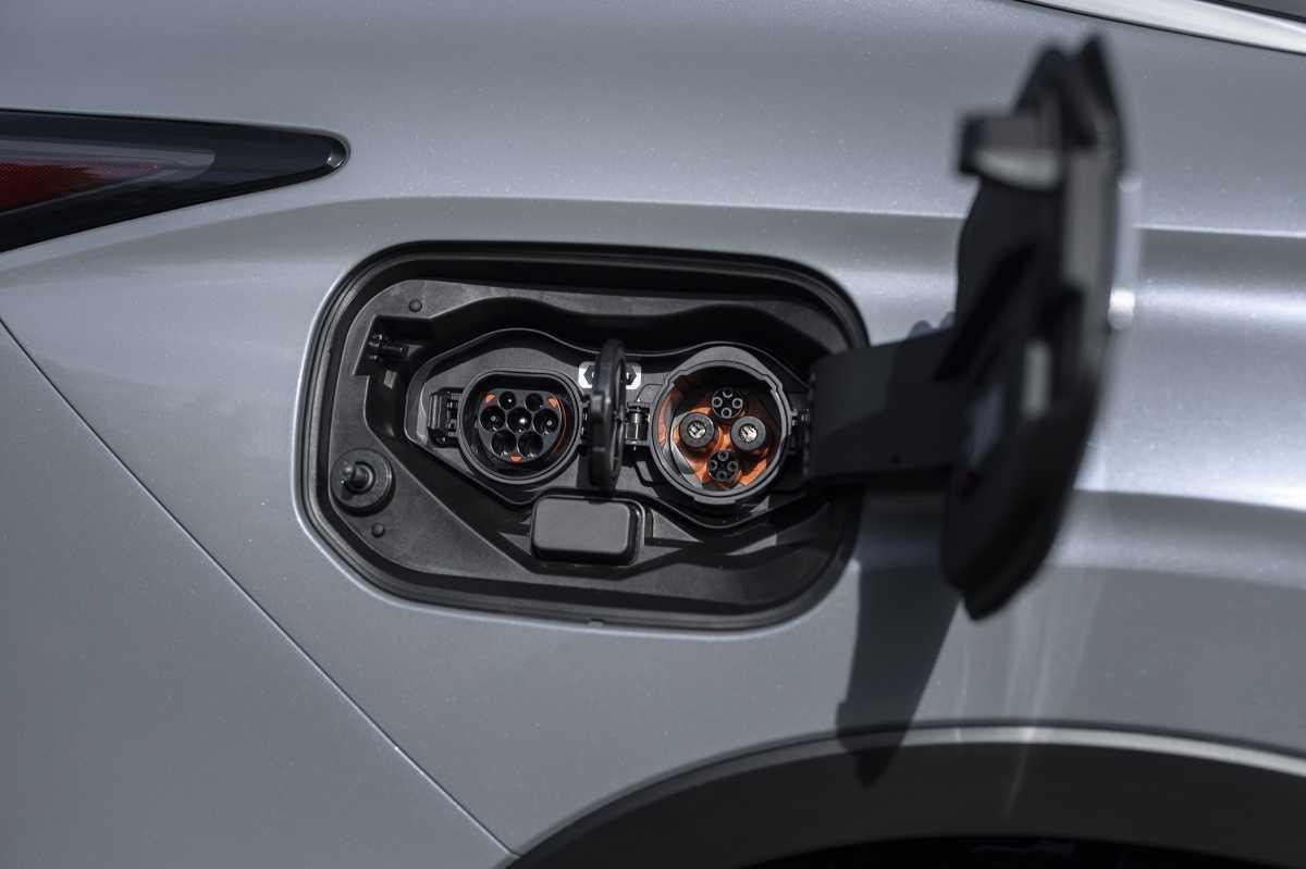 NUEVO MITSUBISHI OUTLANDER PHEV NUEVO MITSUBISHI OUTLANDER PHEV