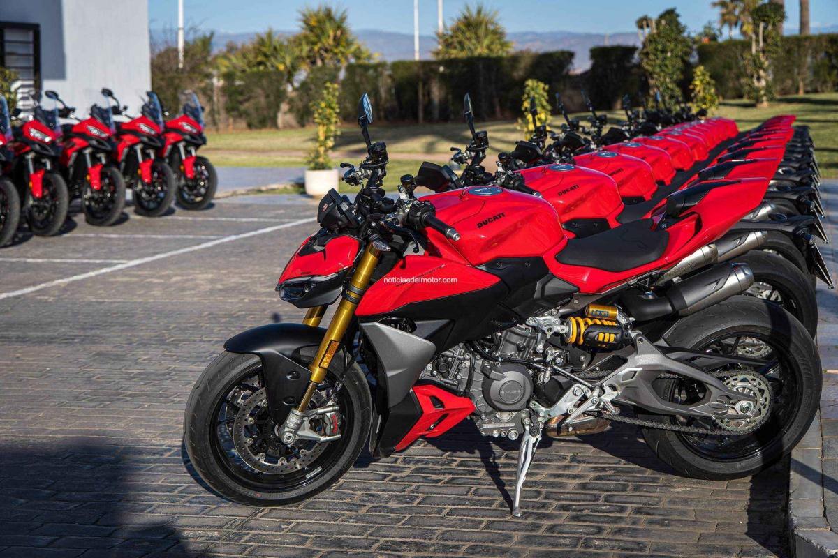 Ducati España y Portugal luce su gama de producto en Almería  Ducati España y Portugal luce su gama de producto en Almería