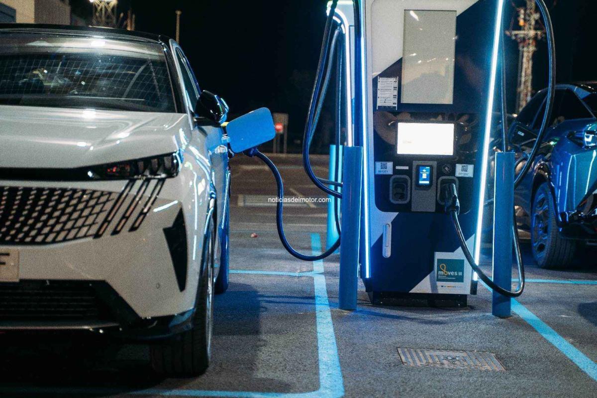 EL PEUGEOT E-3008: LLEVA LA AUTONOMÍA Y LAS PRESTACIONES DE LOS ELÉCTRICOS A OTRO NIVEL