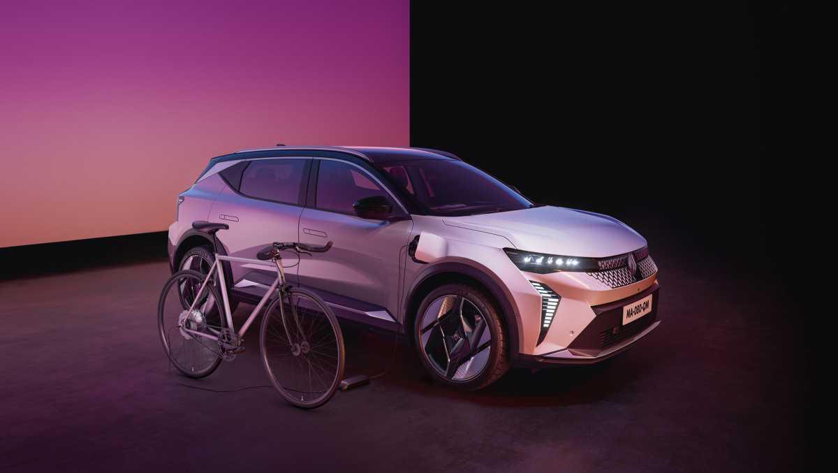 SCENIC E-TECH ELÉCTRICO SE ACTUALIZA PARA HACER LA VIDA ELÉCTRICA AÚN MÁS SENCILLA Y AGRADABLE
